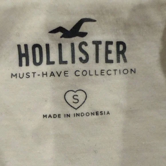 Hollister Cream Top with Silver Accent - Picture 4 of 7